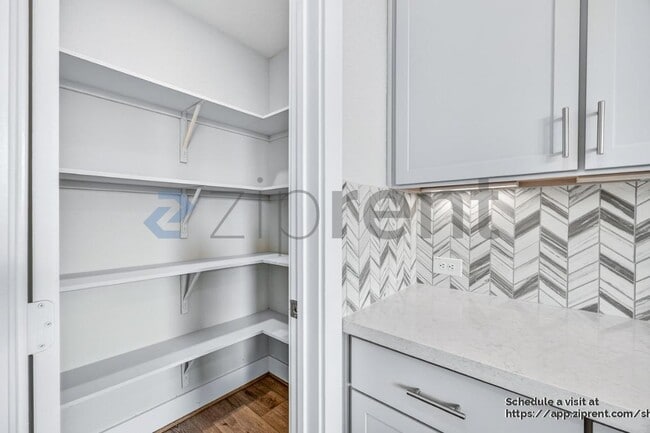 Building Photo - 8851 Oakland Rd