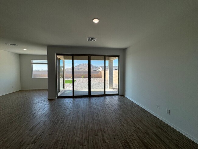 Building Photo - 3 bed 2.5 bath brand new home