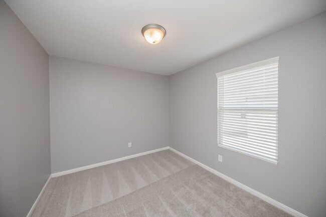 Building Photo - 1631 Dove Run
