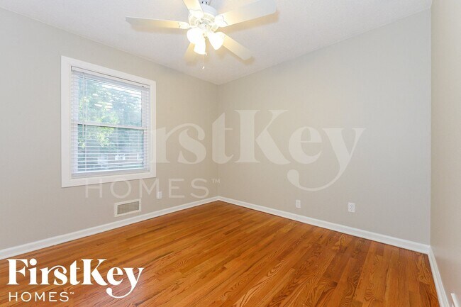 Building Photo - 8906 W 93rd St