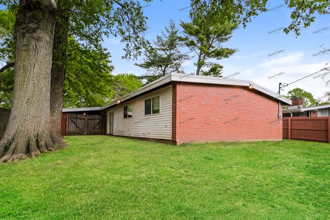 Building Photo - 8318 Sagewood Ln