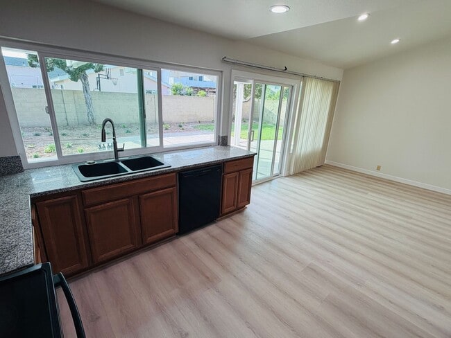 Building Photo - Stylish Single-Story Living in Coveted South Coast Metro