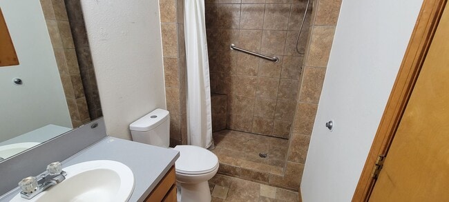 Building Photo - LARGE HOME ON QUIET STREET NEAR HOSPITAL