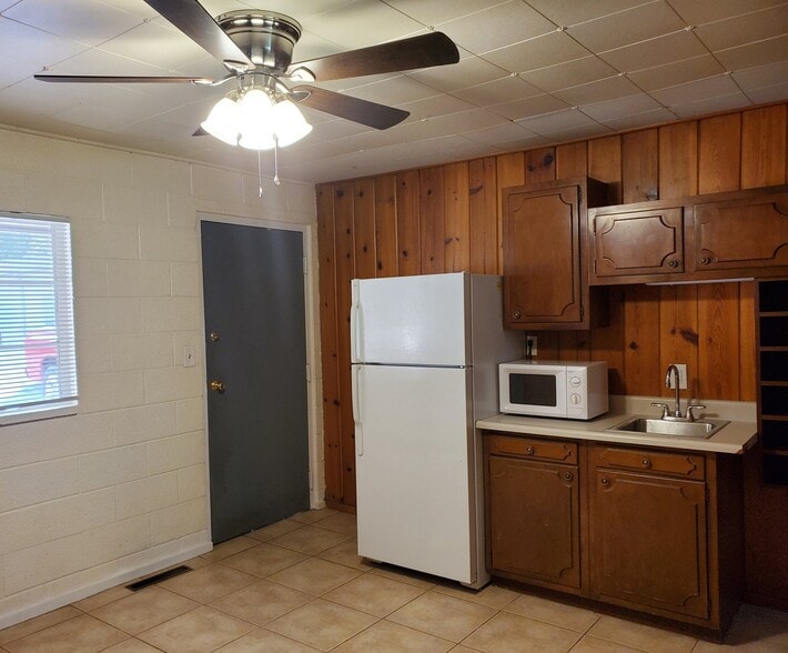 Building Photo - 10370 Ute Pass Ave