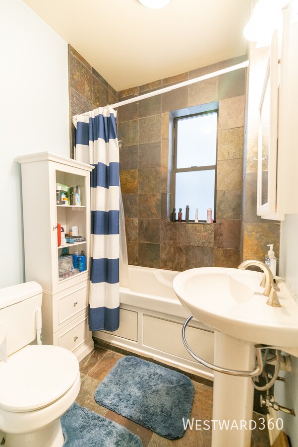 Building Photo - 907 W Cornelia-1N
