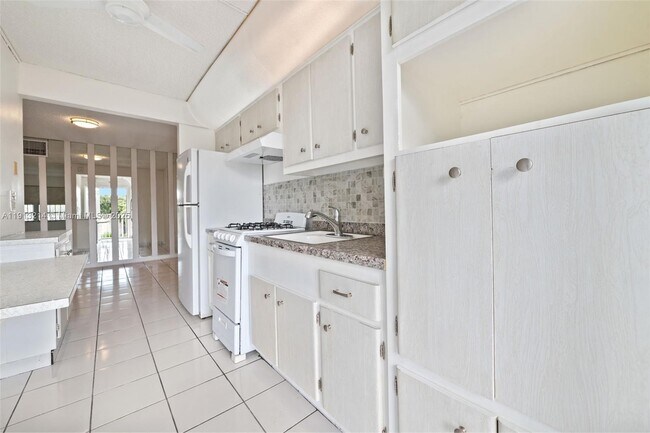 Building Photo - 20310 NE 2nd Ave