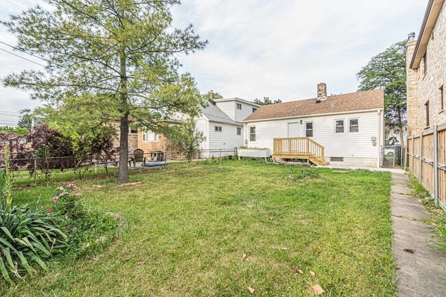 Building Photo - 3304 N Ozanam Ave
