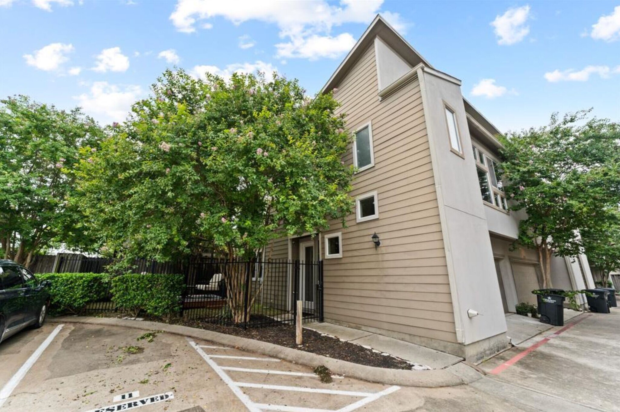 Building Photo - 235 N Lenox St