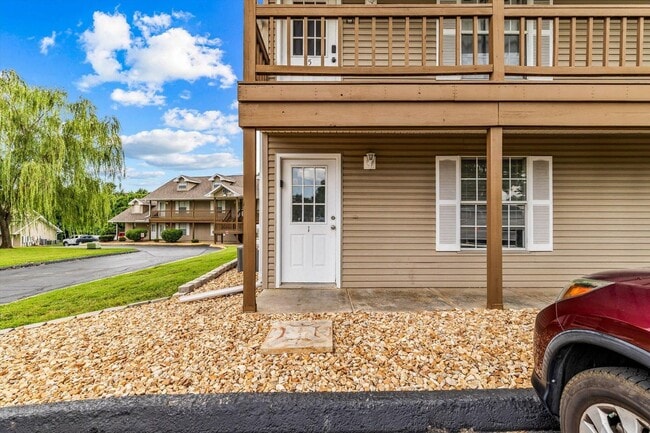 Building Photo - Charming Corner Condo in Fall Creek