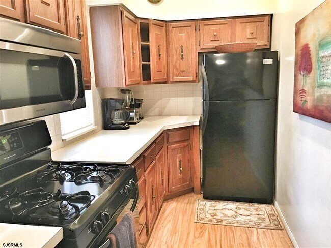 Building Photo - 104 S Wissahickon Ave