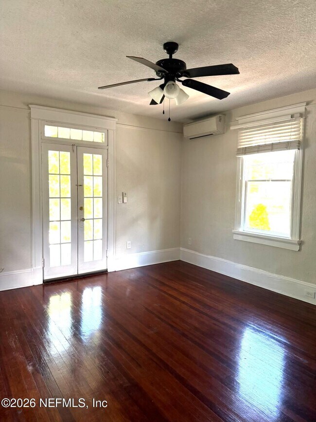 Building Photo - 2116 Herschel St