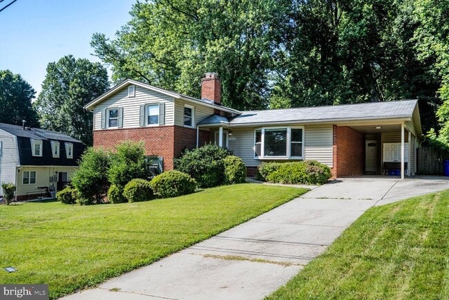 Primary Photo - 11004 Oakwood St