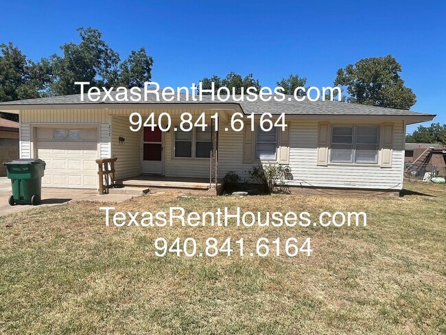 Primary Photo - Adorable Home in the heart of Burkburnett!