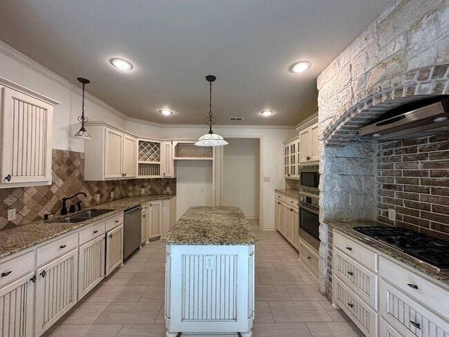 Building Photo - Coming Soon! Updated 5 Bedroom 3 Bath Home in South Tyler!