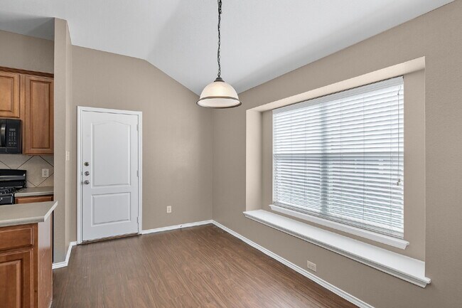 Building Photo - One Month Rent FREE plus New 55"TV!