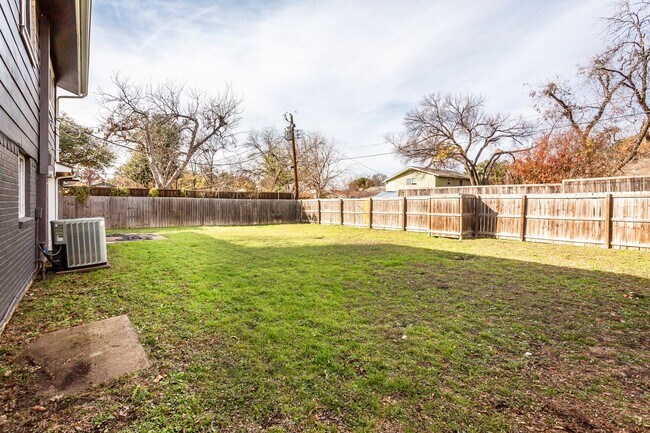 Building Photo - Updated 4-Bedroom, 2-Bath Home in RISD
