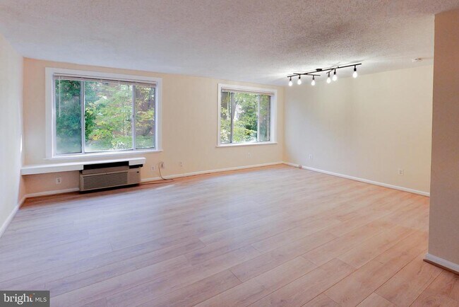 Building Photo - 1730 Arlington Blvd