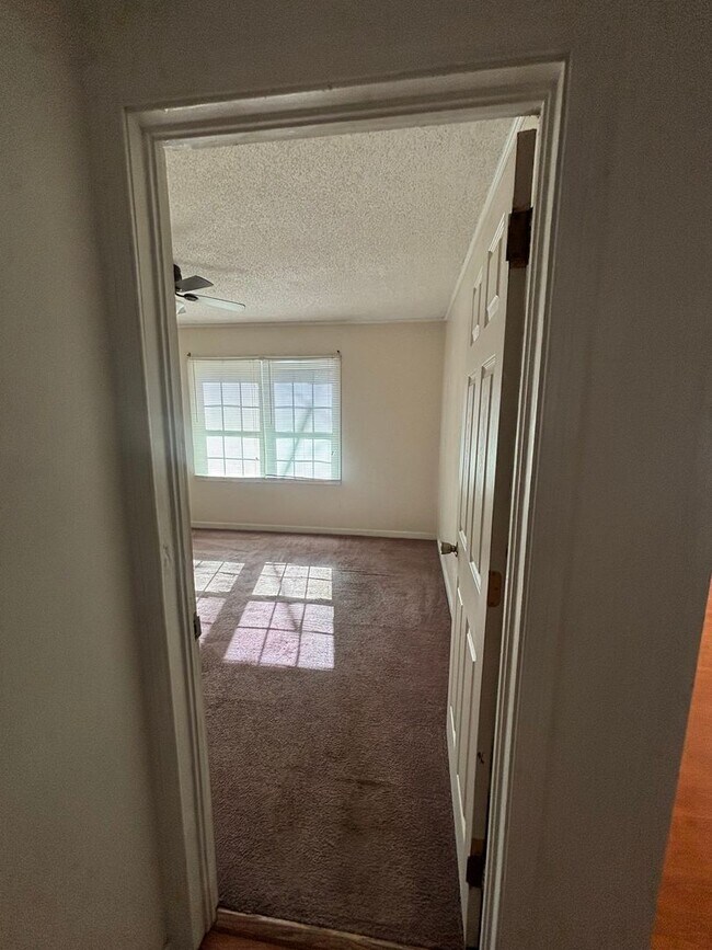 Building Photo - Convenience in the City of Valdosta
