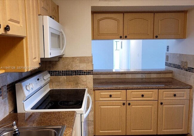 Building Photo - 468 NE 206th Ln