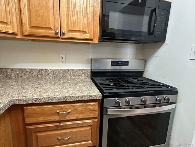 Building Photo - 88 Bailey Ct