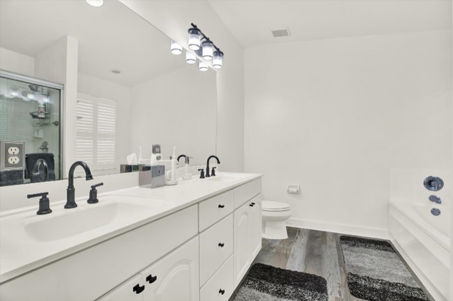 Building Photo - 3006 W Julia St