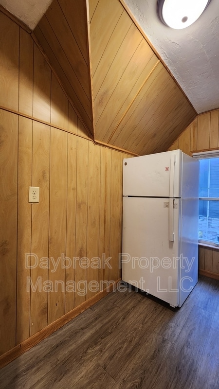 Building Photo - 6 11th St S