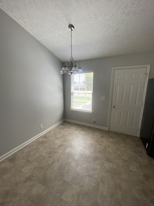 Building Photo - 3312 Tourmaline Dr