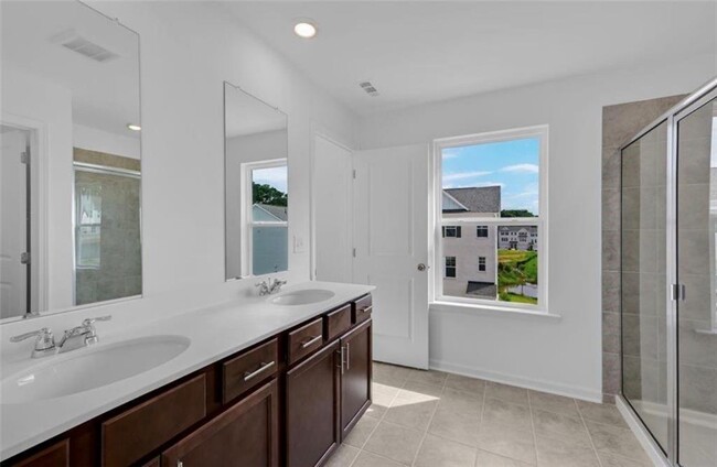 Building Photo - 206 Maycrest Path