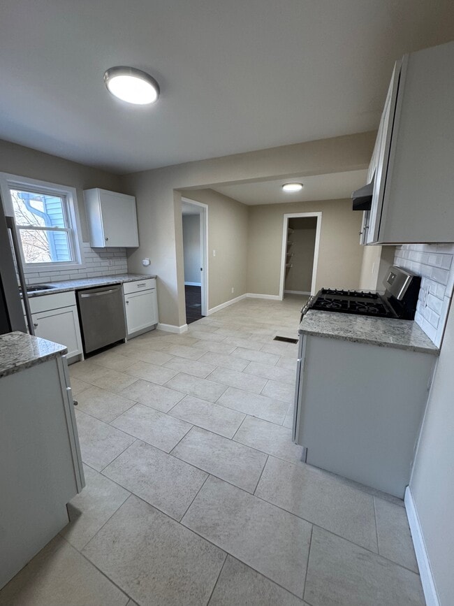 Building Photo - 29 Fairview Ave