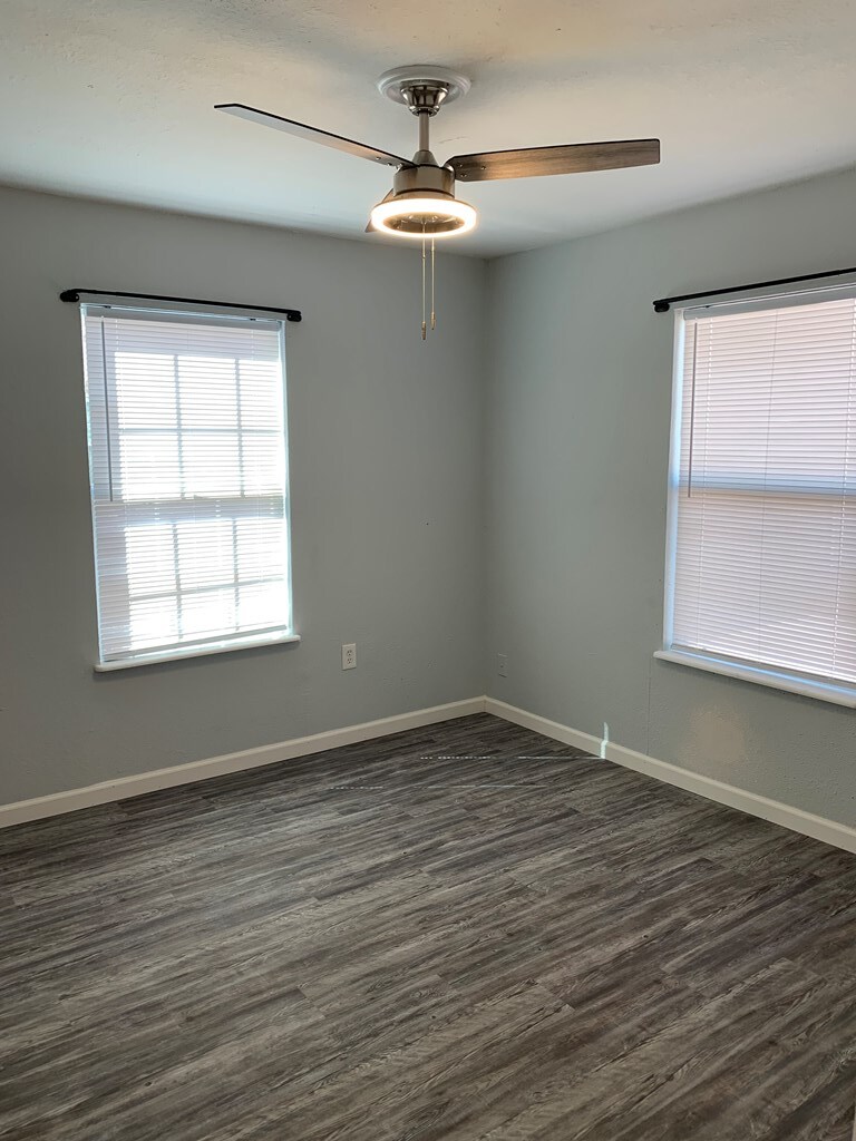 Building Photo - 1909 N Hancock Ave