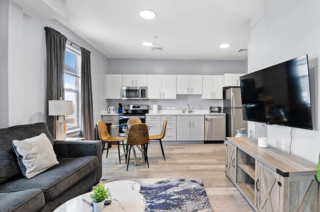 Building Photo - 95 Broadway-SI ID1240388P