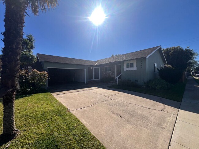 Building Photo - Costa Mesa House Large Lot;  Open House Friday 2/24/2026 11:30 PM - 1:00 PM