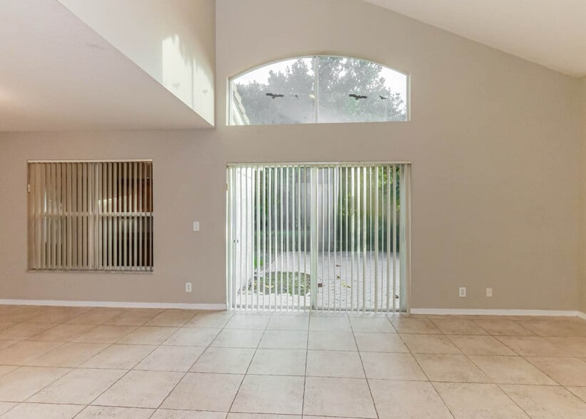 Building Photo - 2120 N 34th Ave