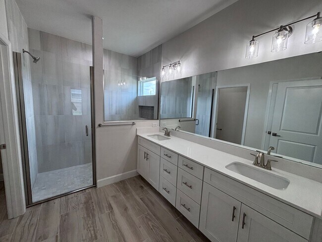 Building Photo - Welcome to this beautifully built 3-bedroom, 2-bathroom