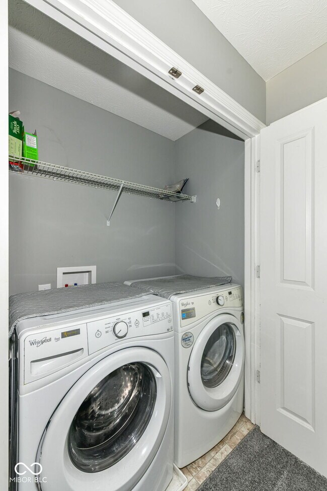 Building Photo - 9050 Mercer Dr