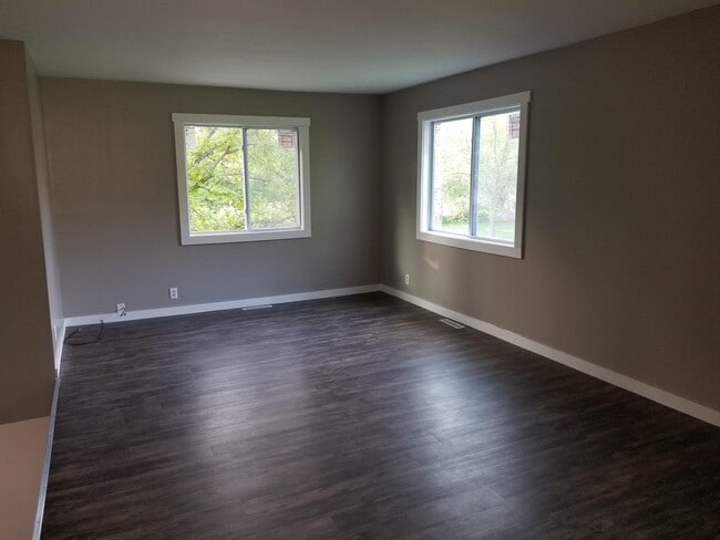 Building Photo - 1930 Des Moines St