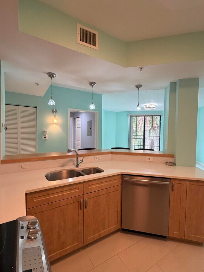 Building Photo - 630 S Sapodilla Ave