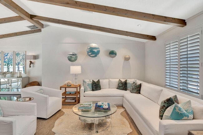 Building Photo - 136 Worth Ct S