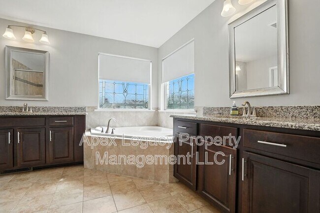 Building Photo - 1009 Artis Town Ln