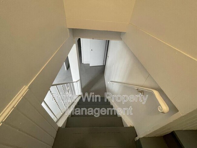 Building Photo - 1629 Talisman Ln