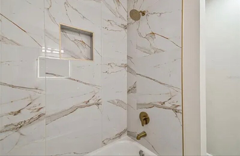 Building Photo - 1914 E Crenshaw St