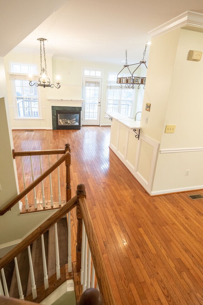 Building Photo - 719 N Vermont St