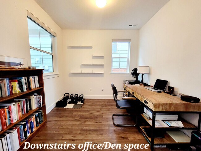 Building Photo - Spacious, Modern and Immaculate 4 bedroom, Convenient Location in Poulsbo