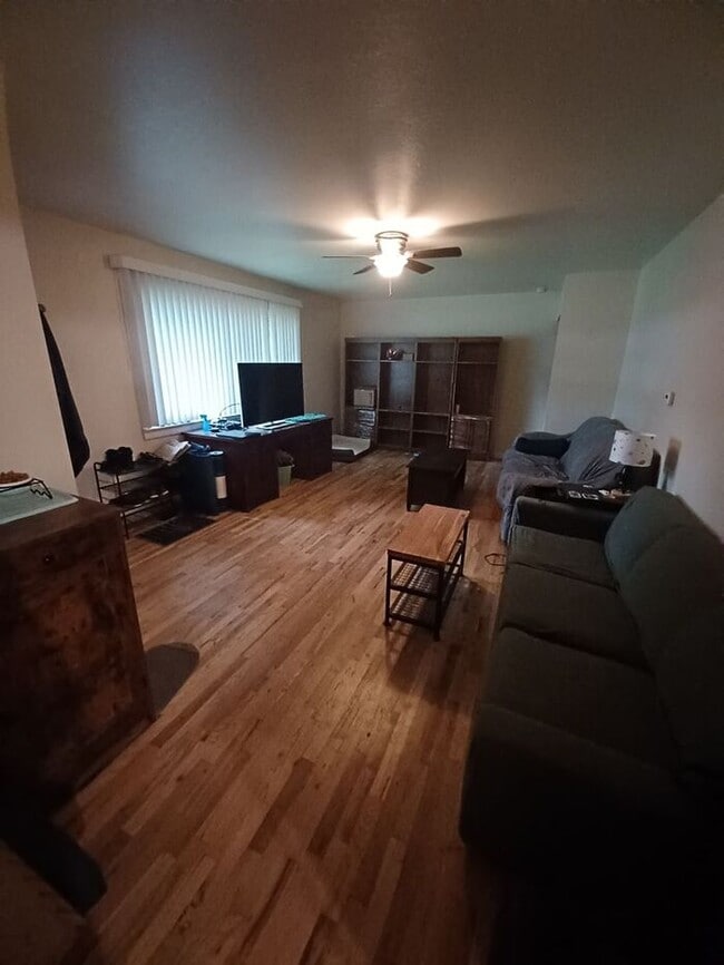 Building Photo - 3 Bedroom House in Laporte