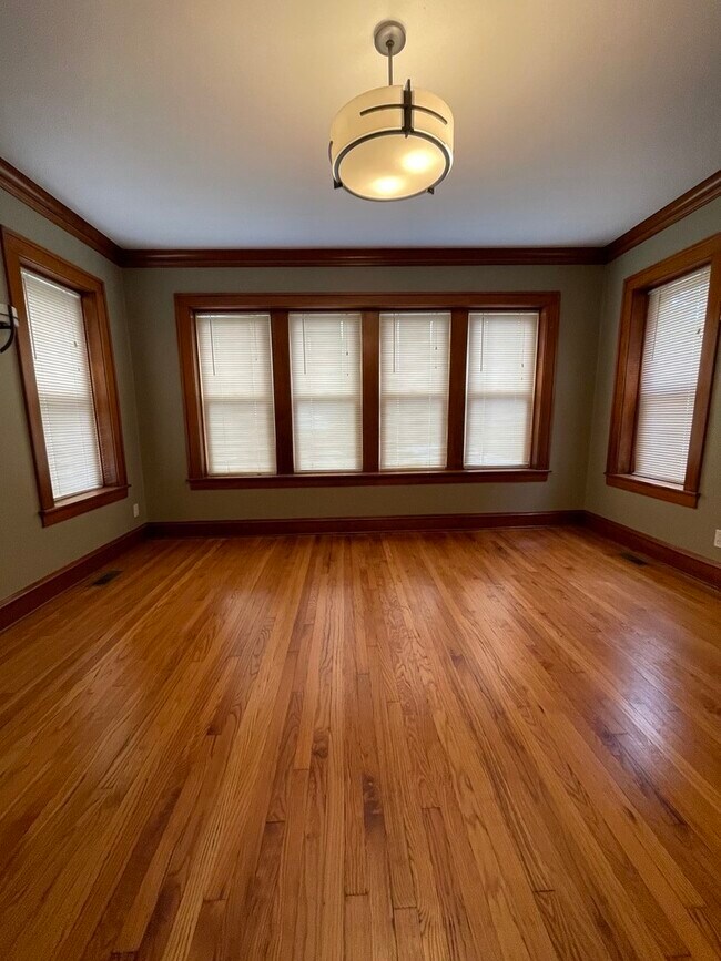 Building Photo - 3227 N Albany Ave