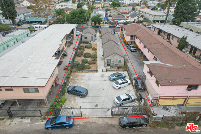 Primary Photo - 640 W 81st St