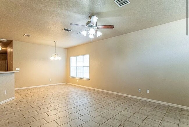 Building Photo - AVAILABLE NOW! (SECTION 8 ACCEPTED)