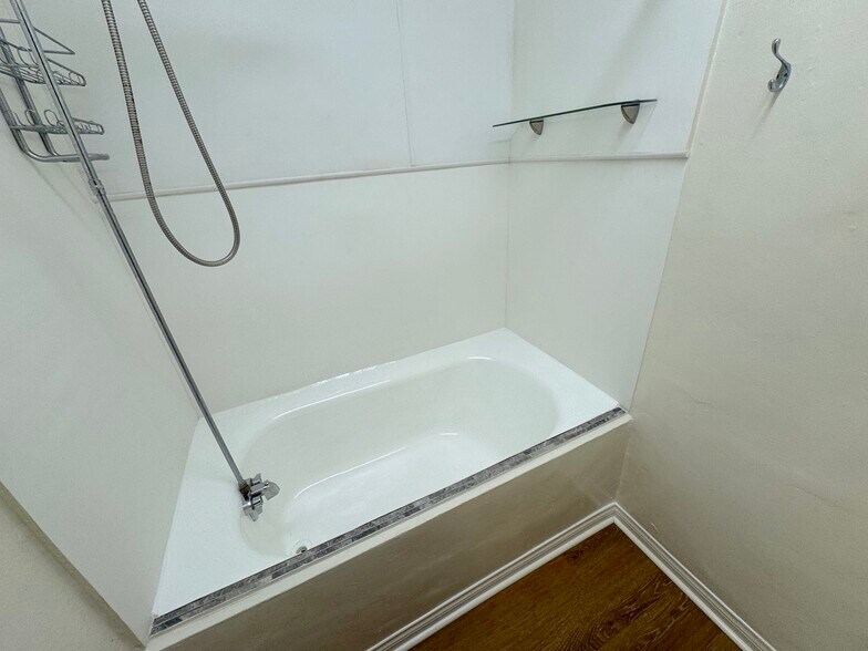 Building Photo - 40 Brooks Ave