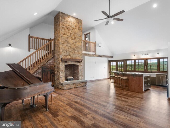 Building Photo - 42 Pine Grove Ln