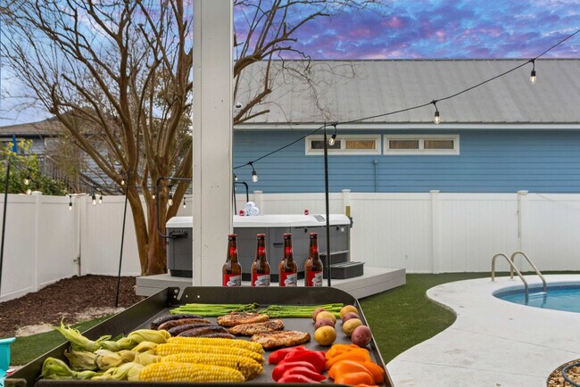 Building Photo - 4456 Luke Ave